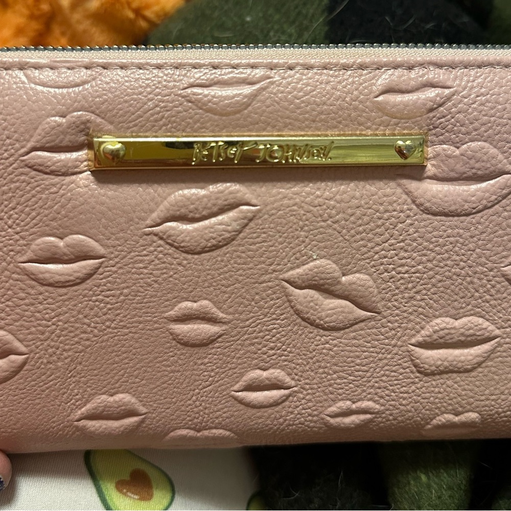 Betsey Johnson Lips -  zip up wallet